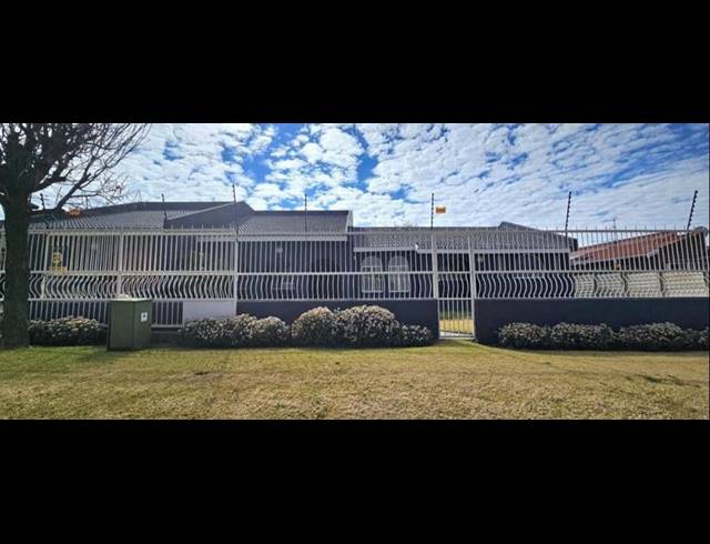 3 BEDROOM HOUSE FOR SALE IN WINCHESTER HILLS